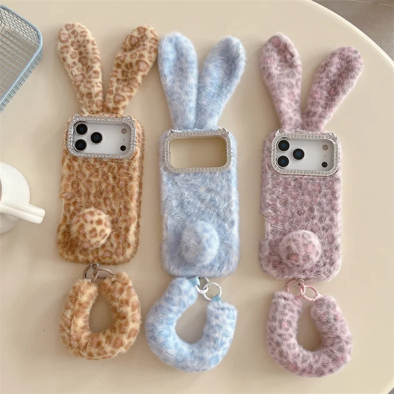 かわいい漫画風のヒョウ柄うさぎ耳付きふわふわぬいぐるみケース - Apple Iphone 15 のレビューと価格